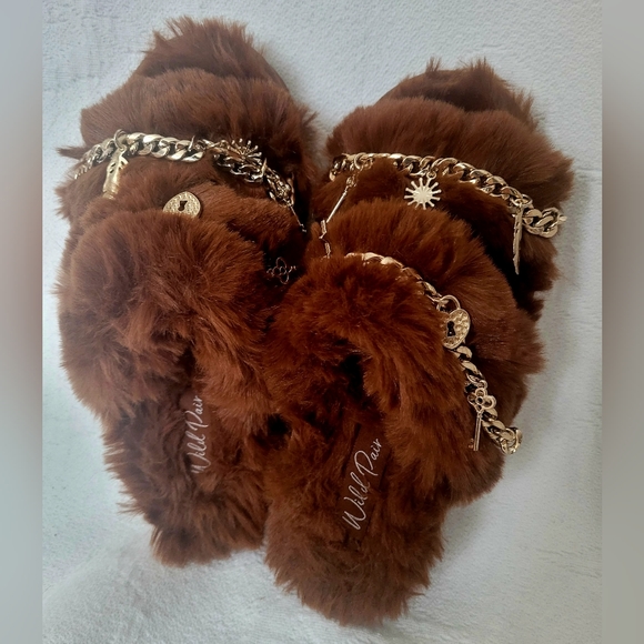 Wild Pair Paiyge Cozy Platform Slide Faux Fur Sandals Gold Chain Charm US 6.5 - Picture 6 of 14